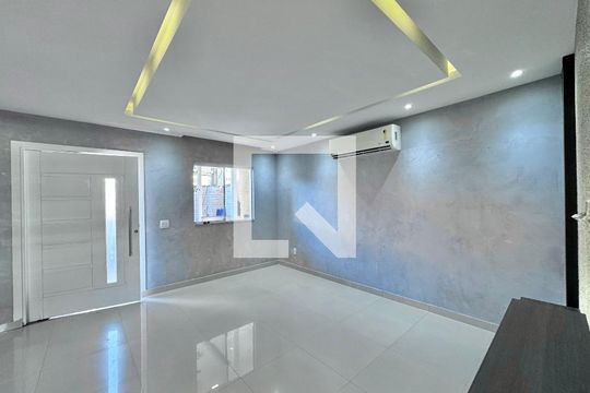 Sala de casa de condomínio para alugar com 3 quartos, 200m² em Vargem Grande, Rio de Janeiro