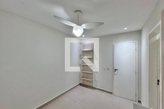 Suíte 3 (Canadense) de casa de condomínio para alugar com 3 quartos, 200m² em Vargem Grande, Rio de Janeiro