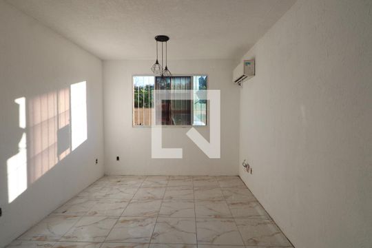 Sala de apartamento à venda com 2 quartos, 45m² em Centro, Canoas