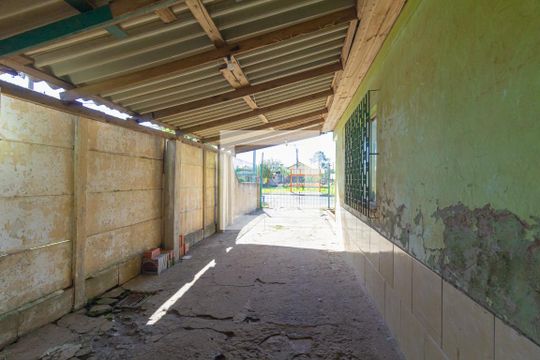 Garagem de casa à venda com 4 quartos, 550m² em Mathias Velho, Canoas