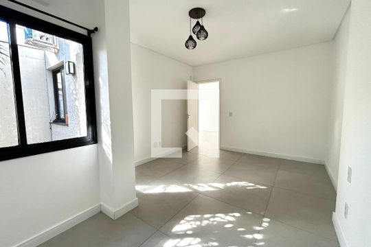 Suíte 1 de casa para alugar com 4 quartos, 130m² em Lagoa da Conceição, Florianópolis