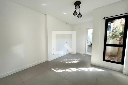 Suíte 1 de casa para alugar com 4 quartos, 130m² em Lagoa da Conceição, Florianópolis