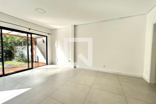 Casa para alugar com 4 quartos, 130m² em Lagoa da Conceição, Florianópolis