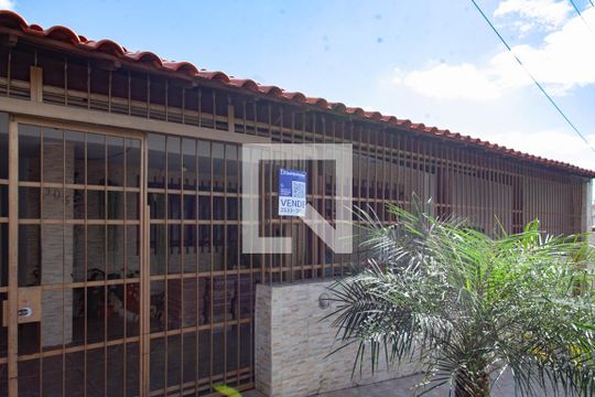 Plaquinha Instalada de casa à venda com 4 quartos, 280m² em Jardim Guanabara, Belo Horizonte