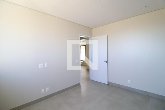 Quarto 1 de casa de condomínio para alugar com 6 quartos, 370m² em Jardim Sul, Uberlândia