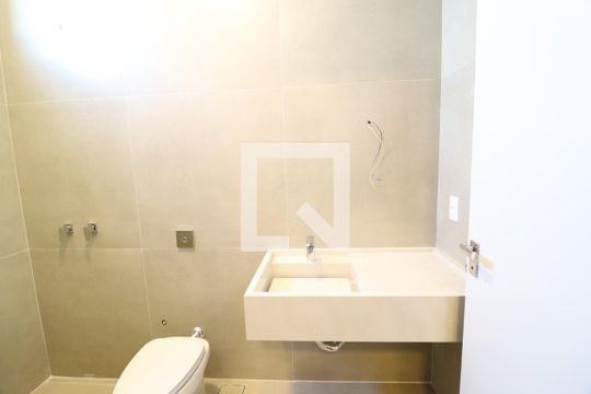 Banheiro Suíte 4 de casa de condomínio para alugar com 6 quartos, 370m² em Jardim Sul, Uberlândia
