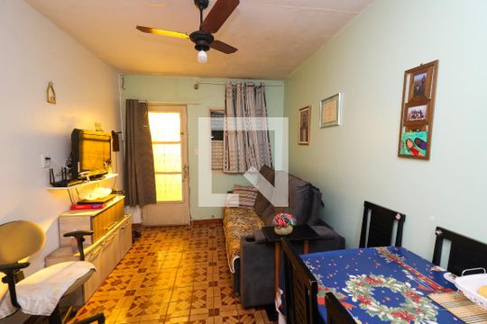 Sala de casa de condomínio à venda com 2 quartos, 45m² em Nonoai, Porto Alegre