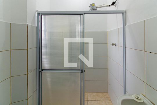 Banheiro de apartamento para alugar com 1 quarto, 50m² em Bom Retiro, São Paulo