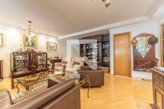 Casa à venda com 4 quartos, 300m² em Cursino, São Paulo