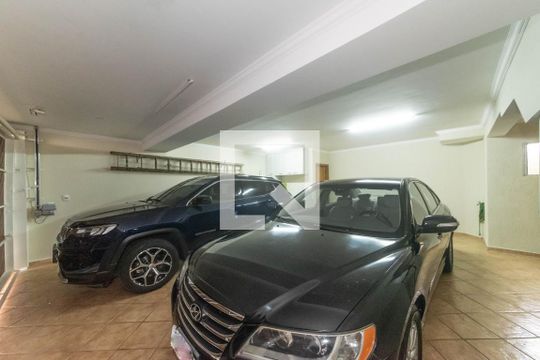 Garagem de casa à venda com 4 quartos, 300m² em Cursino, São Paulo