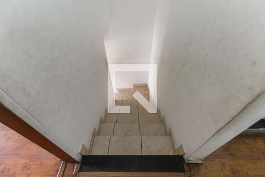 Escada de casa à venda com 2 quartos, 94m² em Vila Regina, São Paulo