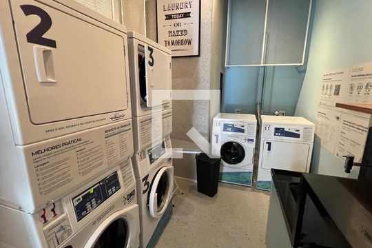 Área comum de kitnet/studio para alugar com 1 quarto, 37m² em Pinheiros, São Paulo