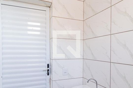 Banheiro de casa para alugar com 1 quarto, 40m² em Vila Santo Antônio, Carapicuíba