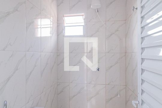 Banheiro de casa para alugar com 1 quarto, 60m² em  Vila Santo Antônio, Carapicuíba