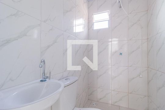 Banheiro de casa para alugar com 1 quarto, 60m² em  Vila Santo Antônio, Carapicuíba