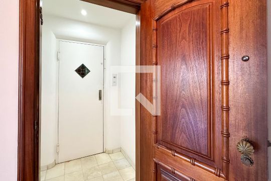 Entrada exclusiva de apartamento para alugar com 3 quartos, 170m² em Copacabana, Rio de Janeiro