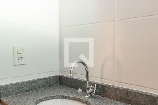 Banheiro de apartamento à venda com 2 quartos, 60m² em Jardim Colonial, São Paulo