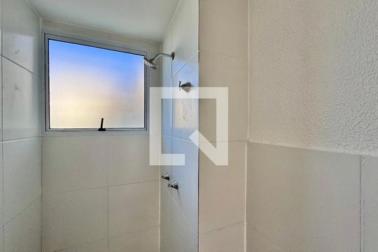 Banheiro Social de apartamento para alugar com 2 quartos, 43m² em Vargem Pequena, Rio de Janeiro