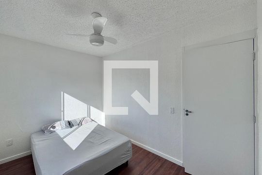Quarto 1 de apartamento para alugar com 2 quartos, 43m² em Vargem Pequena, Rio de Janeiro