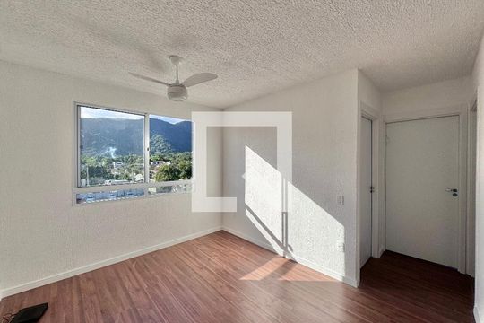 Apartamento para alugar com 2 quartos, 43m² em Vargem Pequena, Rio de Janeiro