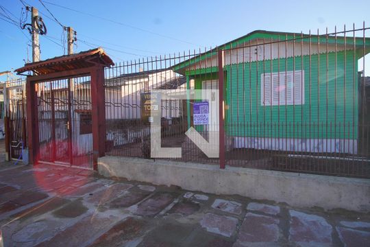 Fachada de casa à venda com 2 quartos, 200m² em Sarandi, Porto Alegre