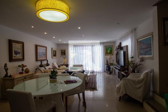 Sala de casa de condomínio para alugar com 4 quartos, 235m² em Recreio dos Bandeirantes, Rio de Janeiro