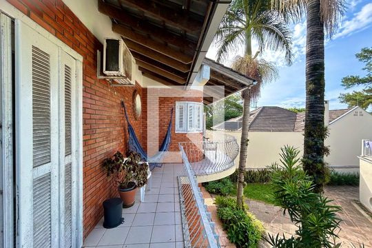 Sacada Suíte  de casa à venda com 3 quartos, 253m² em Cristo Rei, São Leopoldo