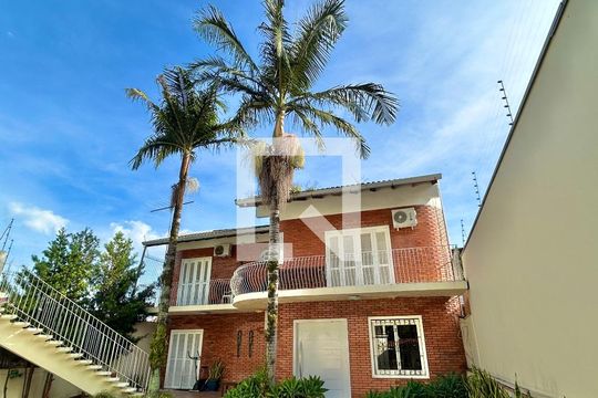 Fachada de casa à venda com 3 quartos, 253m² em Cristo Rei, São Leopoldo