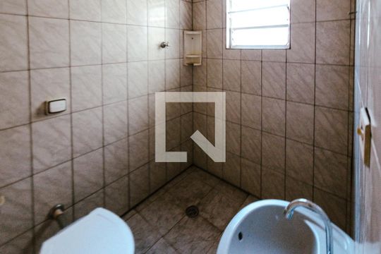 Banheiro de casa para alugar com 1 quarto, 50m² em Parque Sao Rafael, São Paulo