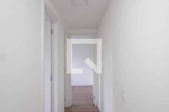 Corredor de apartamento para alugar com 2 quartos, 40m² em Vila Zat, São Paulo