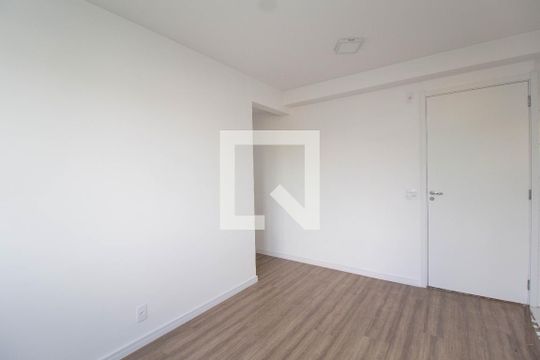 Sala de apartamento para alugar com 2 quartos, 40m² em Vila Zat, São Paulo