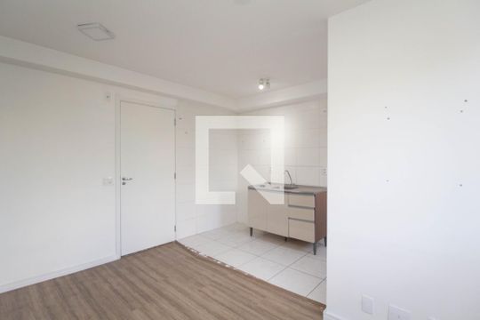 Sala de apartamento para alugar com 2 quartos, 40m² em Vila Zat, São Paulo