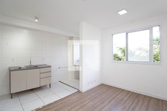 Sala de apartamento para alugar com 2 quartos, 40m² em Vila Zat, São Paulo