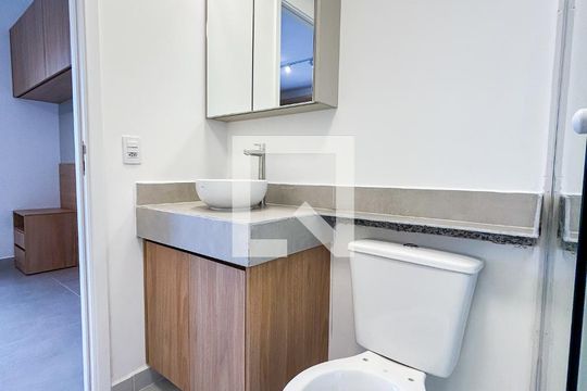 Banheiro de kitnet/studio à venda com 1 quarto, 26m² em Santo Amaro, São Paulo