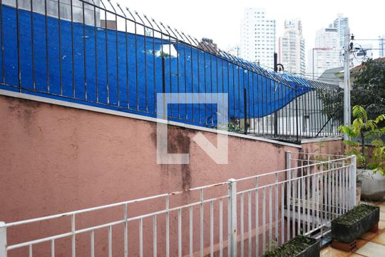 Quintal de casa à venda com 4 quartos, 200m² em Vila Regente Feijó, São Paulo