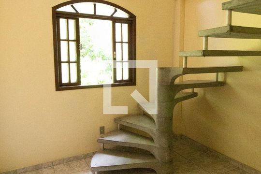 Casa à venda com 11 quartos, 195m² em São Domingos, Niterói