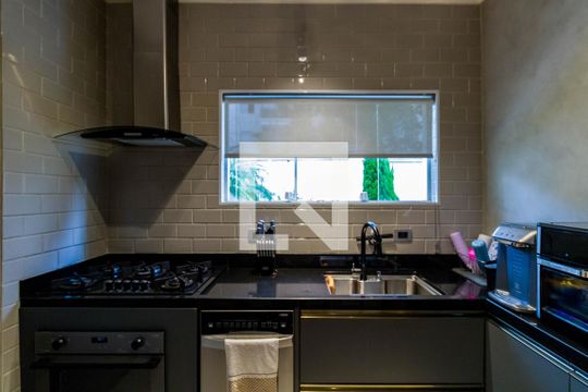 Cozinha de casa de condomínio à venda com 3 quartos, 230m² em Jardim Londrina, São Paulo