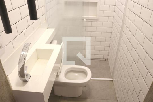 Banheiro  de casa para alugar com 2 quartos, 80m² em Cerâmica, São Caetano do Sul