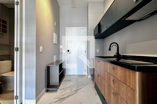 Cozinha de kitnet/studio para alugar com 1 quarto, 24m² em Itaim Bibi, São Paulo