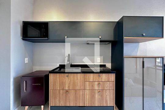 Cozinha de kitnet/studio para alugar com 1 quarto, 24m² em Itaim Bibi, São Paulo