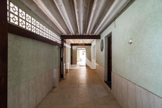 Área externa de casa para alugar com 4 quartos, 300m² em Água Branca, São Paulo