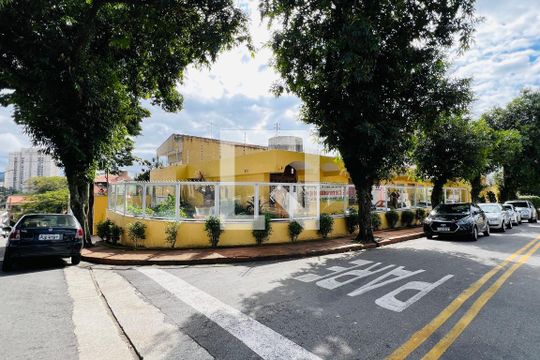 Fachada de casa à venda com 3 quartos, 425m² em Vila Galvão, Guarulhos