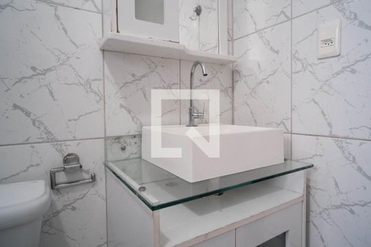 Banheiro Social de apartamento à venda com 2 quartos, 55m² em Vila Marieta, São Paulo