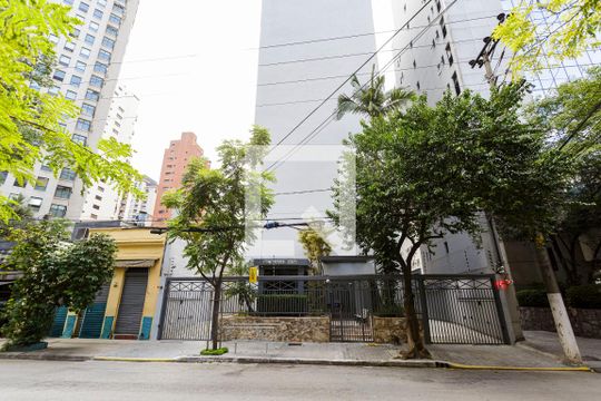 Fachada de apartamento à venda com 2 quartos, 70m² em Itaim Bibi, São Paulo