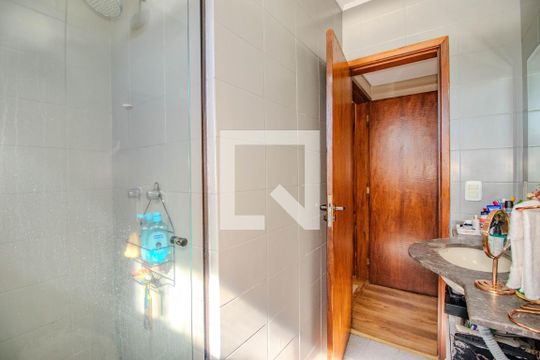 Banheiro da Suíte de apartamento para alugar com 4 quartos, 196m² em Jardim Lindóia, Porto Alegre