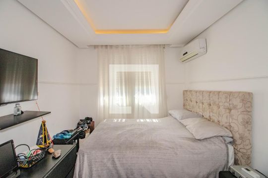 Quarto 1 de apartamento para alugar com 4 quartos, 196m² em Jardim Lindóia, Porto Alegre