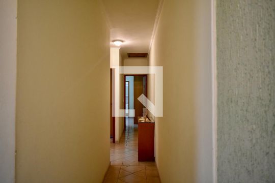 Corredor de casa à venda com 4 quartos, 200m² em Vila do Bosque, São Paulo
