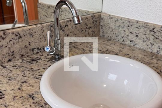 Banheiro de apartamento à venda com 2 quartos, 47m² em Jardim Bom Sucesso, Campinas