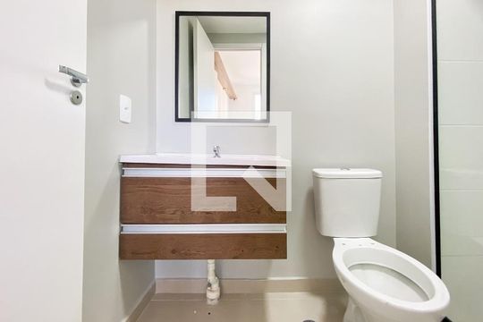 Banheiro de apartamento para alugar com 1 quarto, 27m² em Vila Butantã, São Paulo