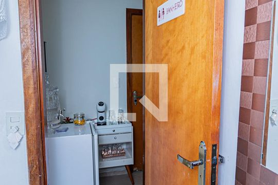 Lavabo garagem de casa à venda com 3 quartos, 358m² em Jardim Monjolo, São Paulo